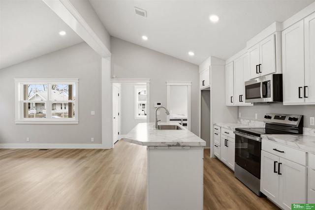 2452 Camden Avenue, Omaha, NE 68111