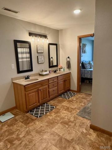 8032 T Highway, Fredericktown, MO 63645