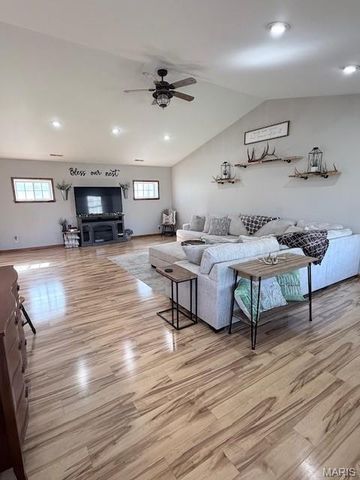 8032 T Highway, Fredericktown, MO 63645