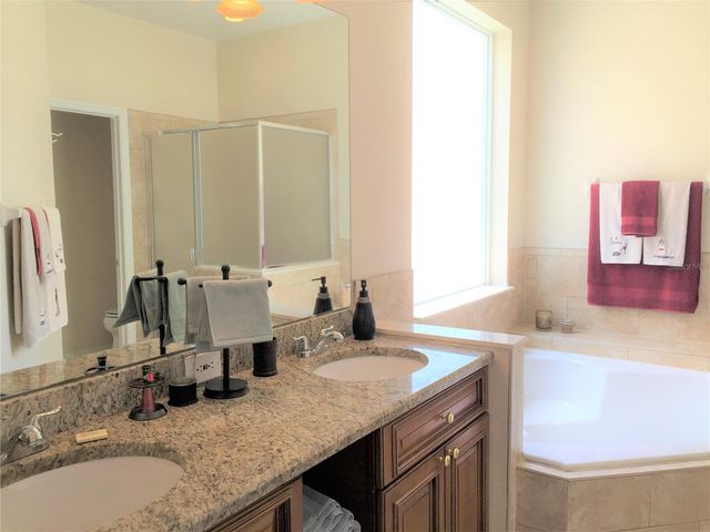 949 LAKE BERKLEY DRIVE, Kissimmee, FL 34746