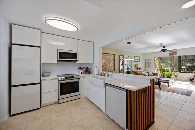 320 TIMBER LAKE DRIVE 320, Bradenton, FL 34210