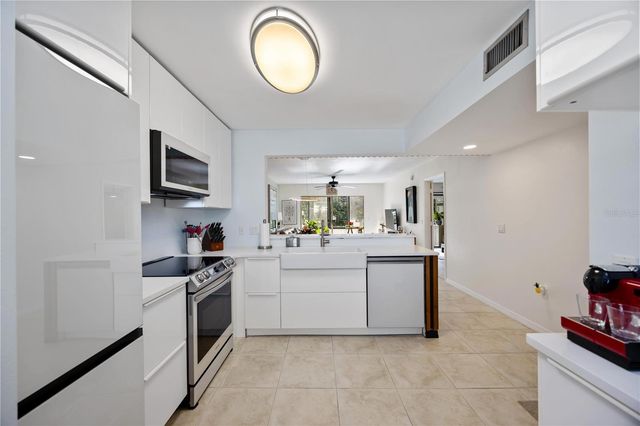 320 TIMBER LAKE DRIVE 320, Bradenton, FL 34210