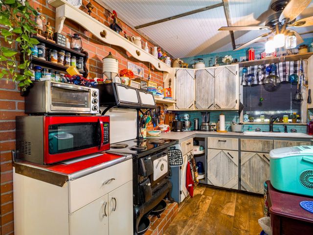 301 E Castlebriar DR, Marble Falls, TX 78654