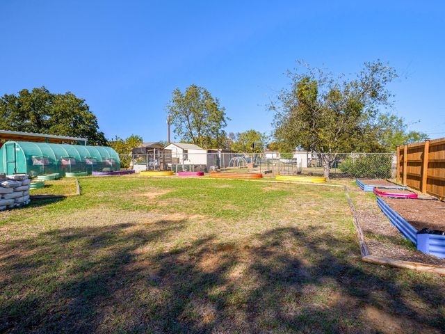 301 E Castlebriar DR, Marble Falls, TX 78654