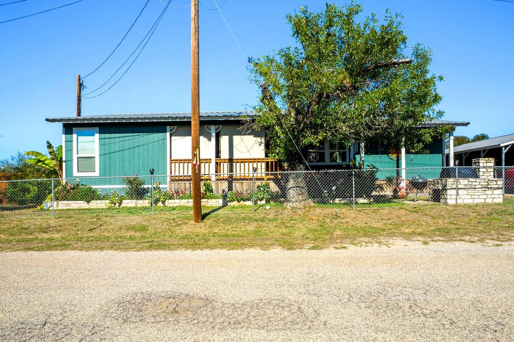 301 E Castlebriar DR, Marble Falls, TX 78654