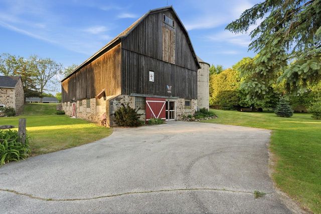 1770 Pleasant Valley ROAD, Grafton, WI 53024