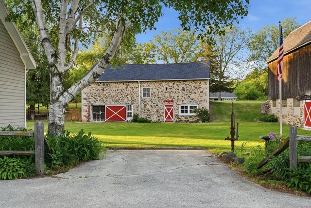 1770 Pleasant Valley ROAD, Grafton, WI 53024