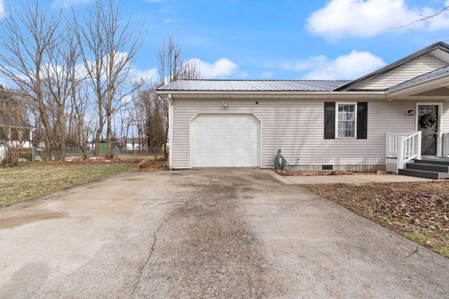 216 Raintree Circle, Stanford, KY 40484