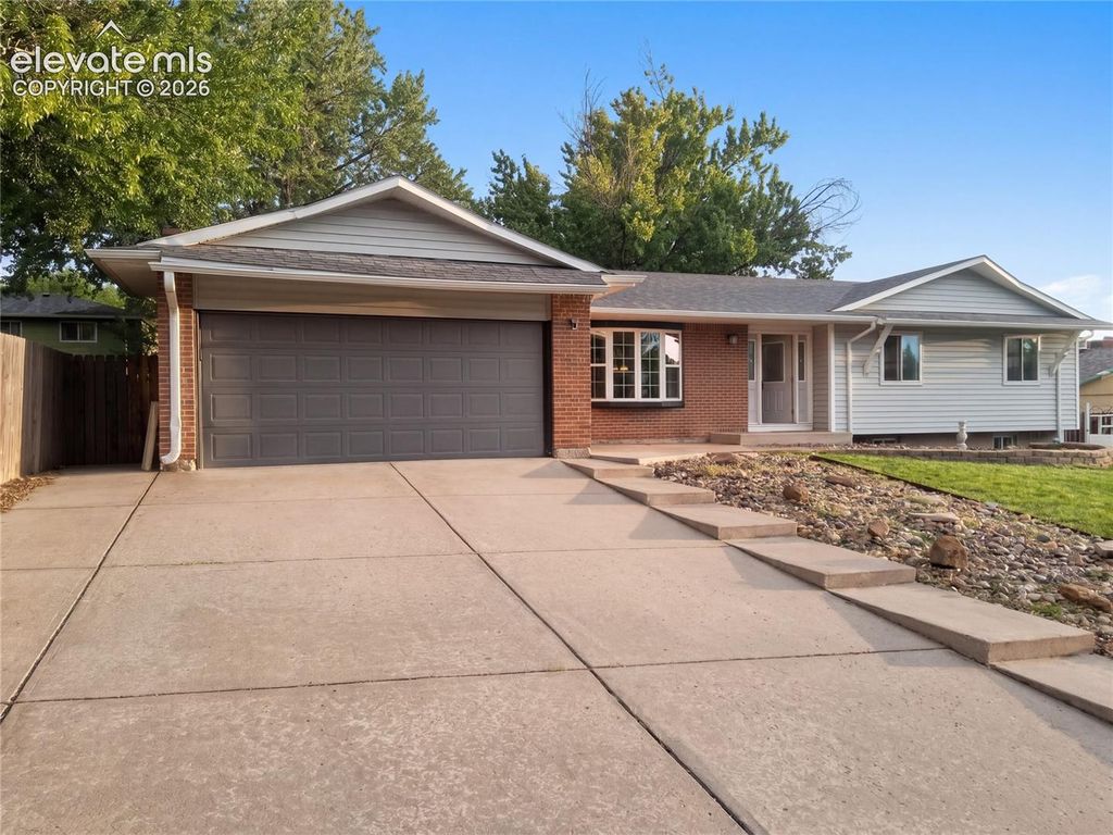 4015 Valli Vista Road, Colorado Springs, CO 80909 — exterior