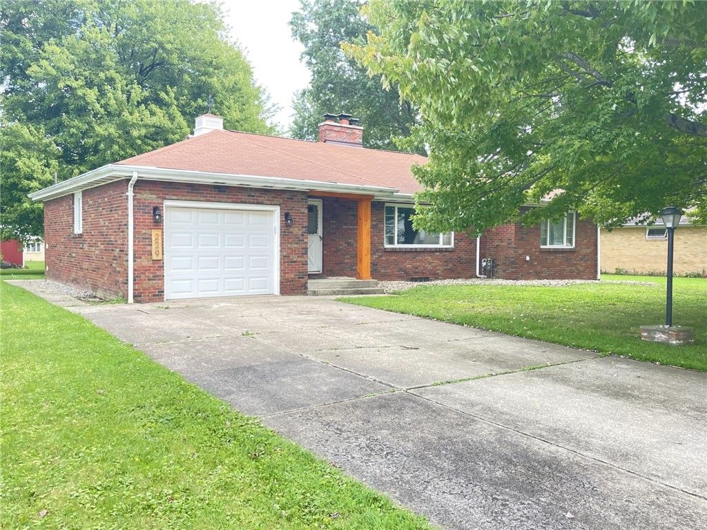 Image 1 of property listing at 229 Meadowbrook Road, Hermitage, PA 16148