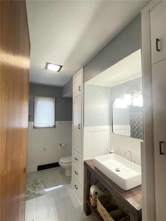 Image 15 of property listing at 229 Meadowbrook Road, Hermitage, PA 16148