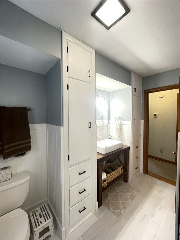 Image 16 of property listing at 229 Meadowbrook Road, Hermitage, PA 16148