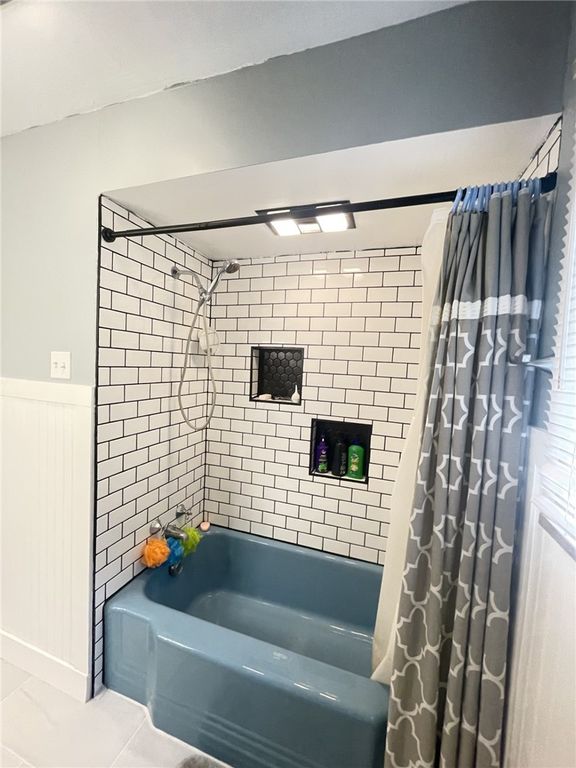 Image 17 of property listing at 229 Meadowbrook Road, Hermitage, PA 16148