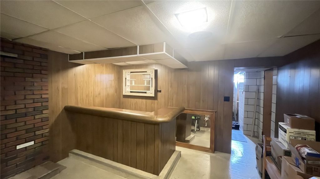 Image 21 of property listing at 229 Meadowbrook Road, Hermitage, PA 16148