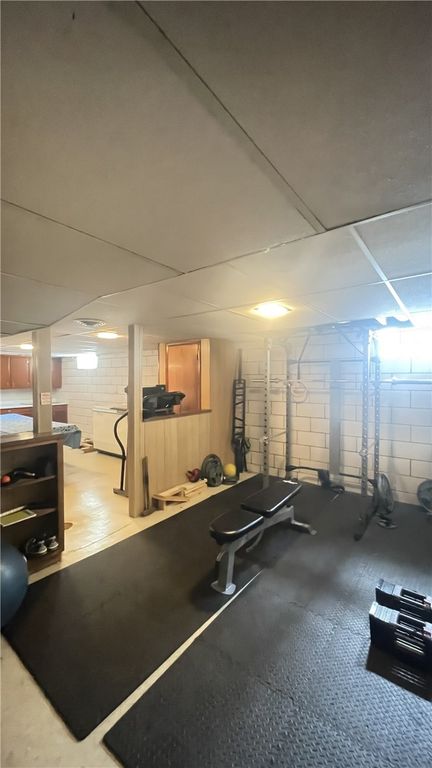 Image 22 of property listing at 229 Meadowbrook Road, Hermitage, PA 16148