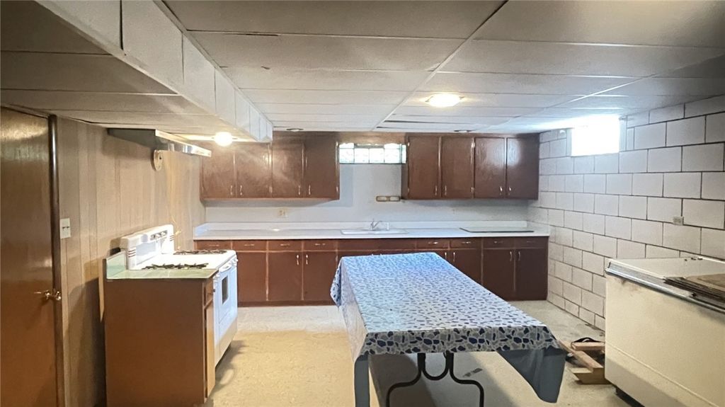 Image 23 of property listing at 229 Meadowbrook Road, Hermitage, PA 16148