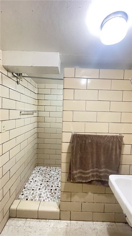 Image 24 of property listing at 229 Meadowbrook Road, Hermitage, PA 16148