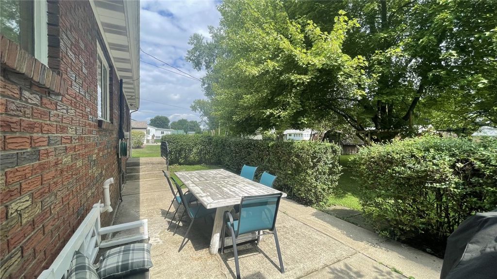 Image 27 of property listing at 229 Meadowbrook Road, Hermitage, PA 16148