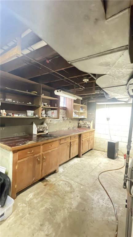 Image 32 of property listing at 229 Meadowbrook Road, Hermitage, PA 16148