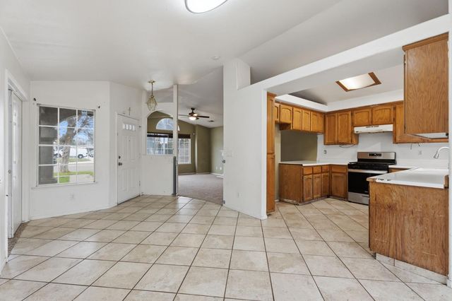 718 Gamay Avenue, Madera, CA 93637