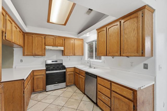 718 Gamay Avenue, Madera, CA 93637