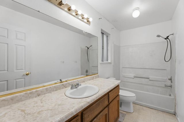 718 Gamay Avenue, Madera, CA 93637