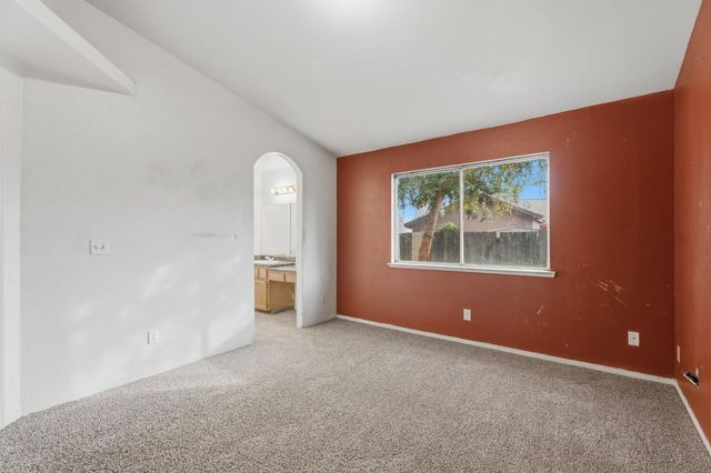 718 Gamay Avenue, Madera, CA 93637