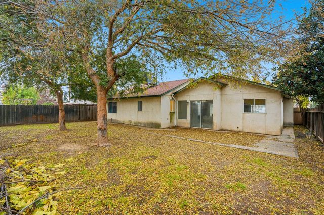 718 Gamay Avenue, Madera, CA 93637