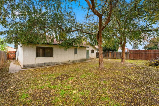 718 Gamay Avenue, Madera, CA 93637