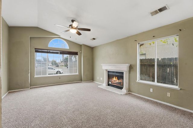 718 Gamay Avenue, Madera, CA 93637