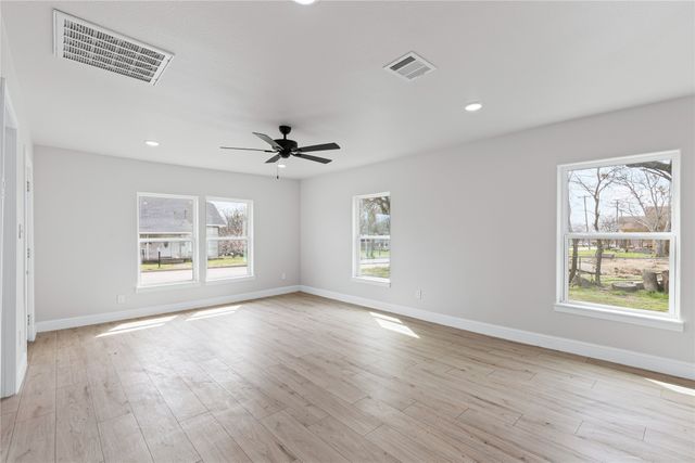 115 Vineyard Avenue, Hillsboro, TX 76645