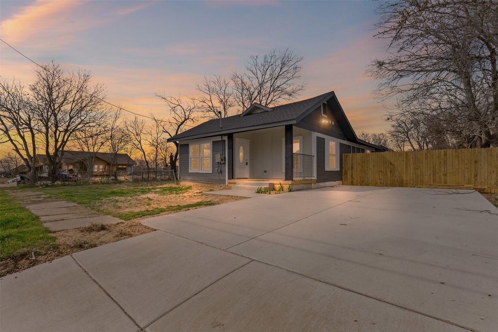 115 Vineyard Avenue, Hillsboro, TX 76645
