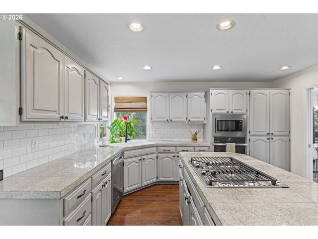 445 Sw 167TH Ave, Beaverton, OR 97006
