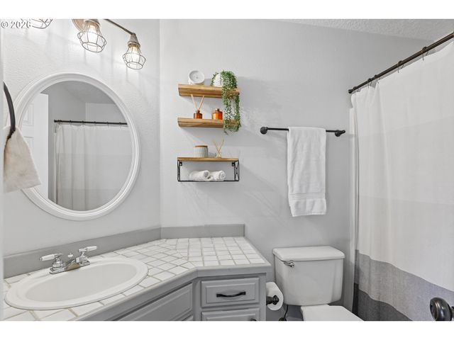445 Sw 167TH Ave, Beaverton, OR 97006