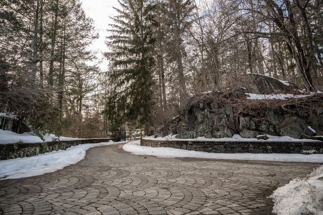 43 Ontio Road, Tuxedo Park, NY 10987