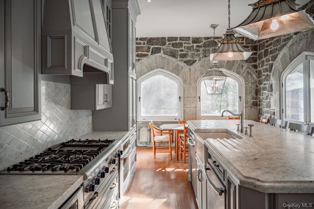 43 Ontio Road, Tuxedo Park, NY 10987