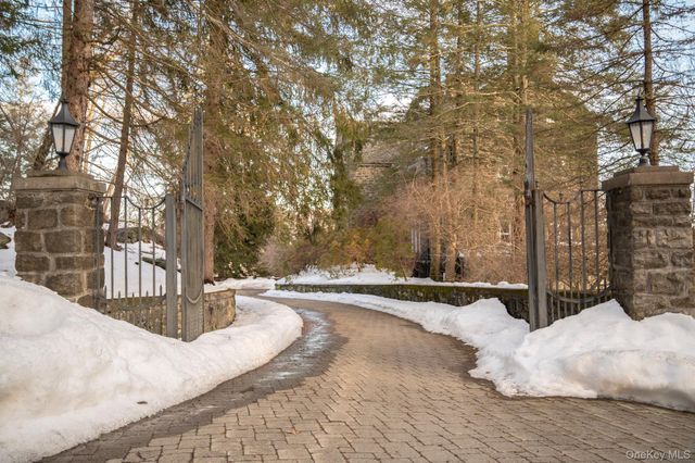 43 Ontio Road, Tuxedo Park, NY 10987