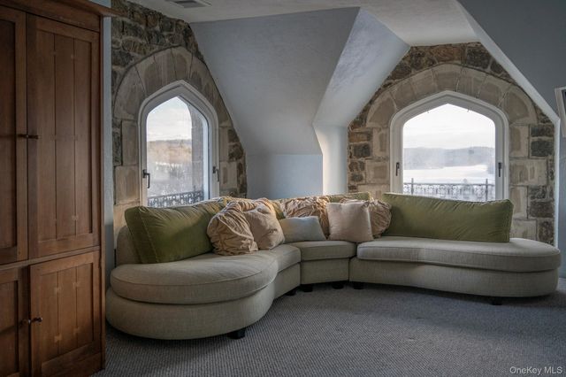 43 Ontio Road, Tuxedo Park, NY 10987