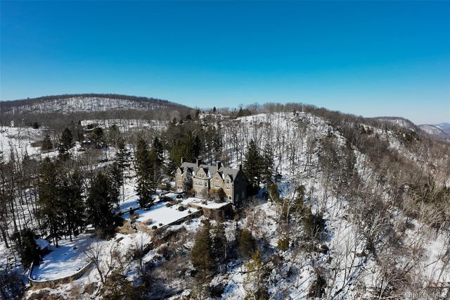 43 Ontio Road, Tuxedo Park, NY 10987