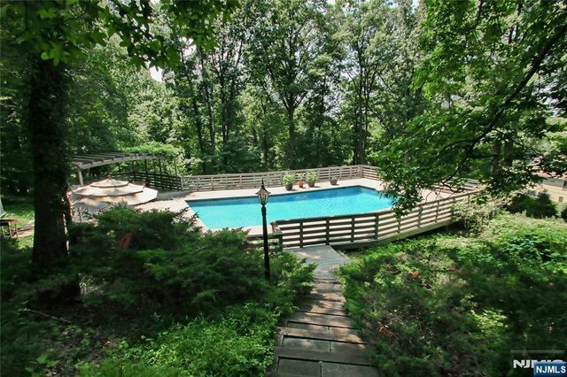 3 Highwood Place, Alpine, NJ 07620