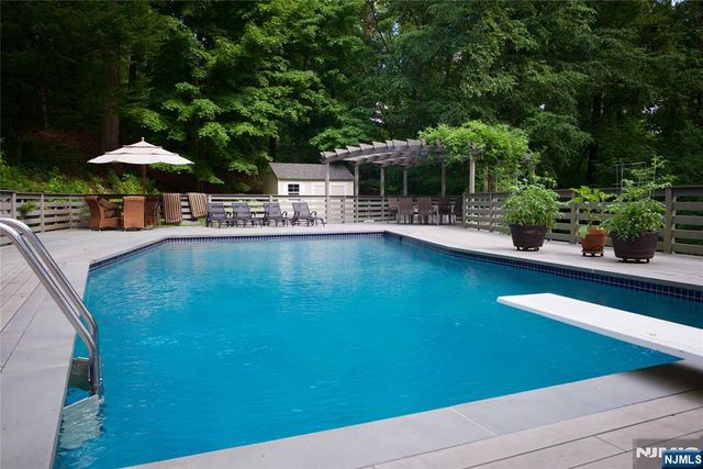 3 Highwood Place, Alpine, NJ 07620