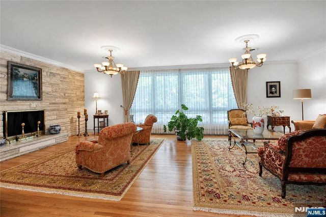 3 Highwood Place, Alpine, NJ 07620