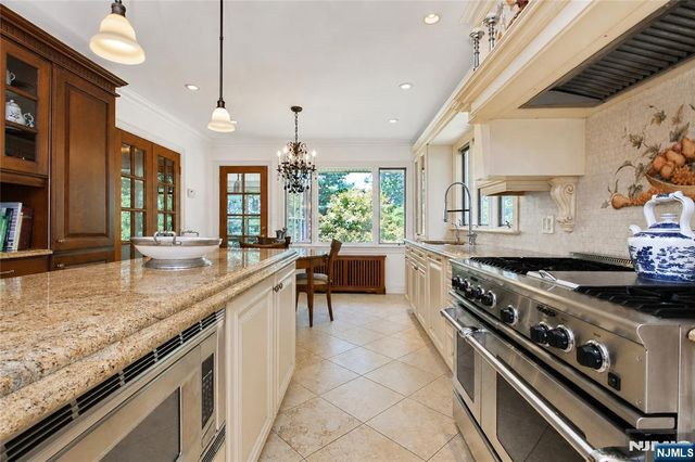 3 Highwood Place, Alpine, NJ 07620