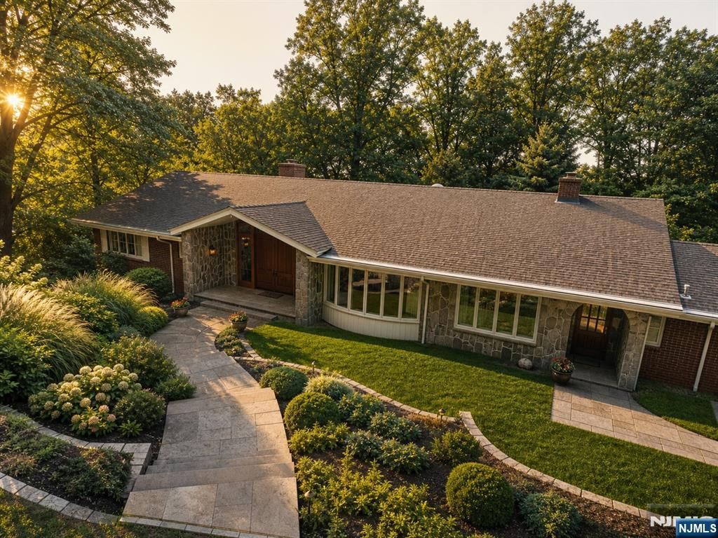 3 Highwood Place, Alpine, NJ 07620