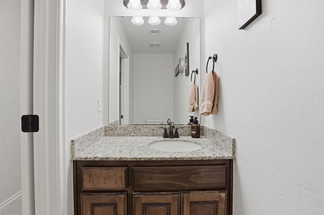 7112 Ridge Manor Lane, Oklahoma City, OK 73150