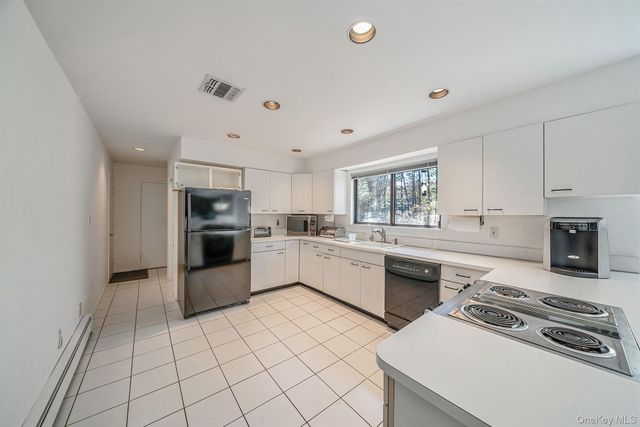 10 Lily Drive, South Setauket, NY 11720