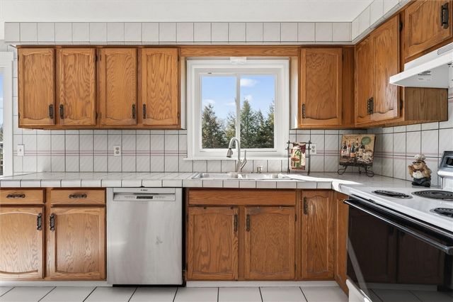 9 Cold Spring Circle, Gates, NY 14624