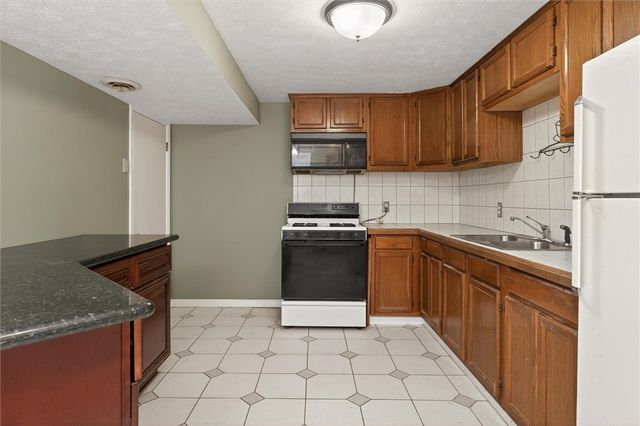 9 Cold Spring Circle, Gates, NY 14624