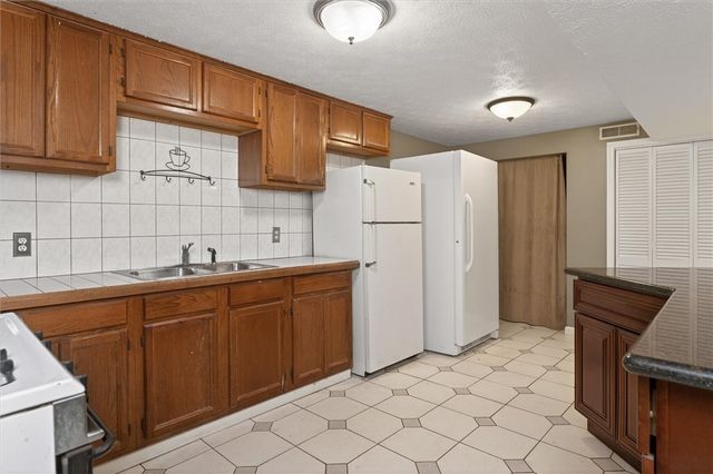 9 Cold Spring Circle, Gates, NY 14624