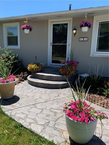 9 Cold Spring Circle, Gates, NY 14624